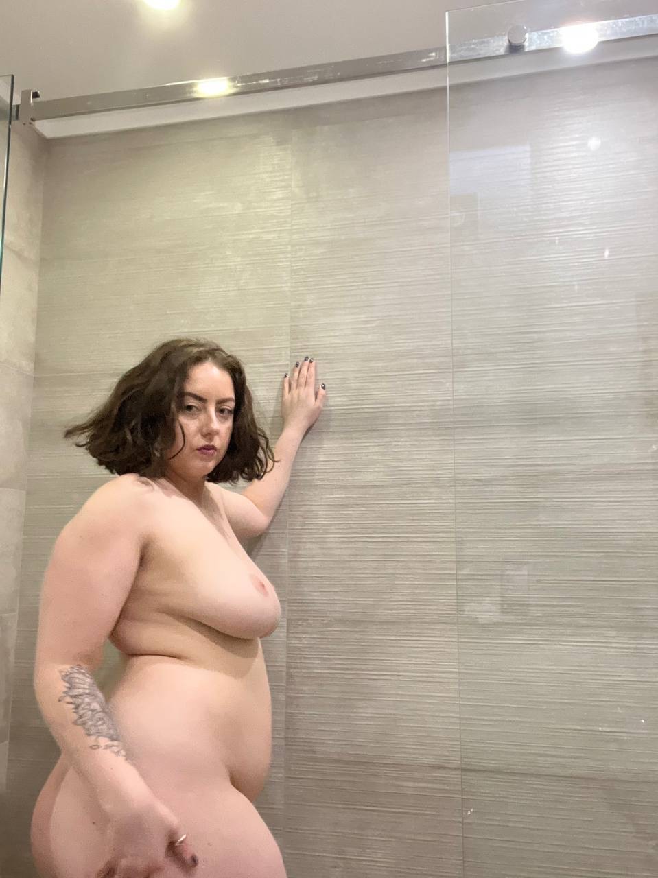 OnlyFans fatty Kristi KKK exposing her killer curves in the shower  
