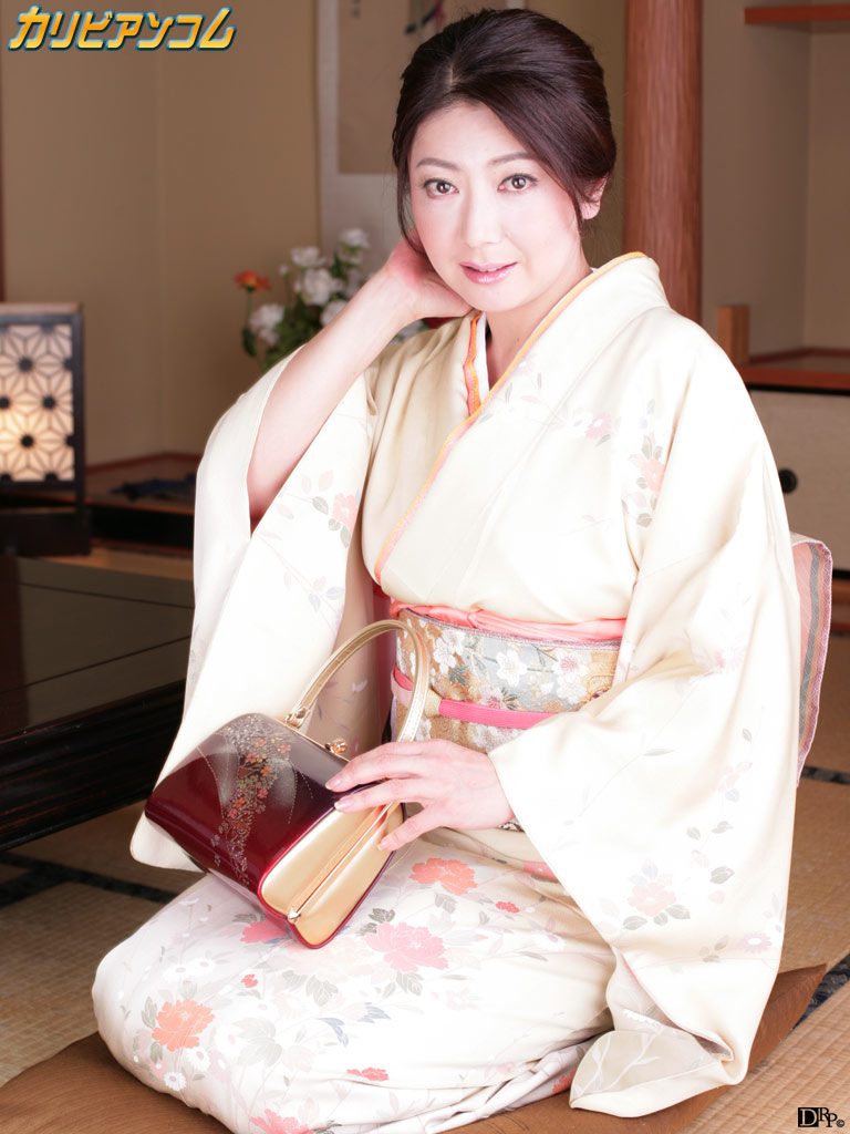 Japanese lady Ayano Murasaki receives a facial