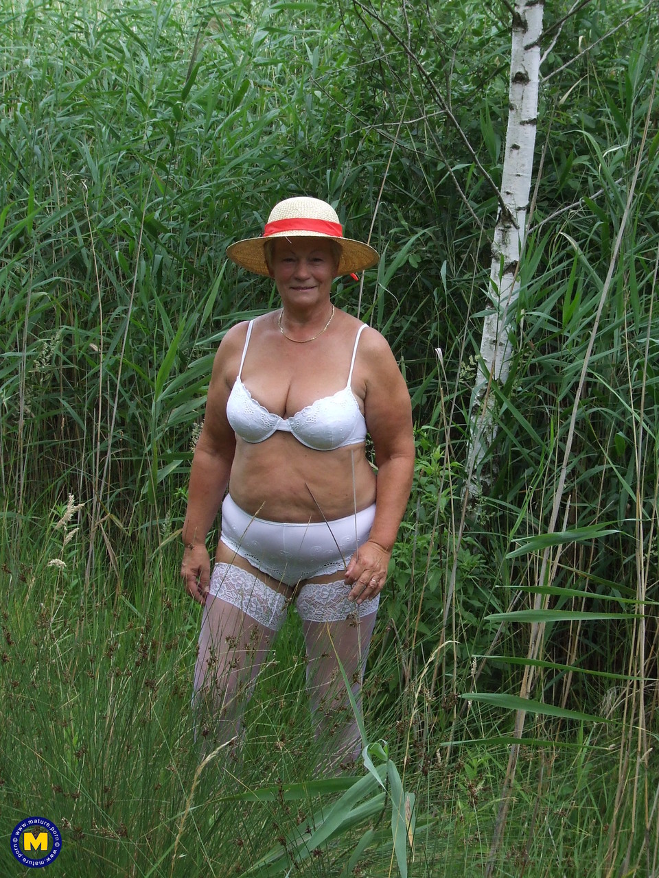 Wild chubby granny Gisela strips to her stockings outdoors & spreads her cunt
