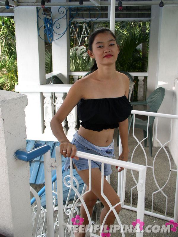 Busty Filipina teen Alma Chua has sex
