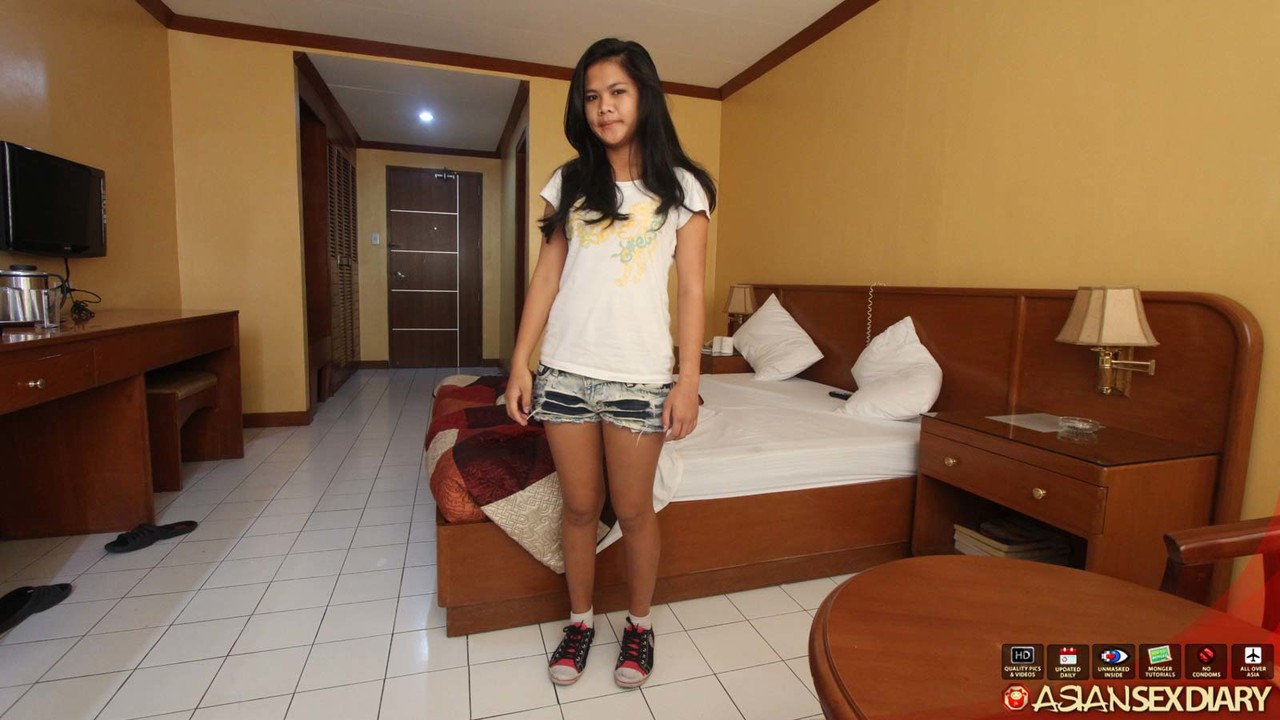 Petite Filipina girl Cassandra sports a creampie after sex