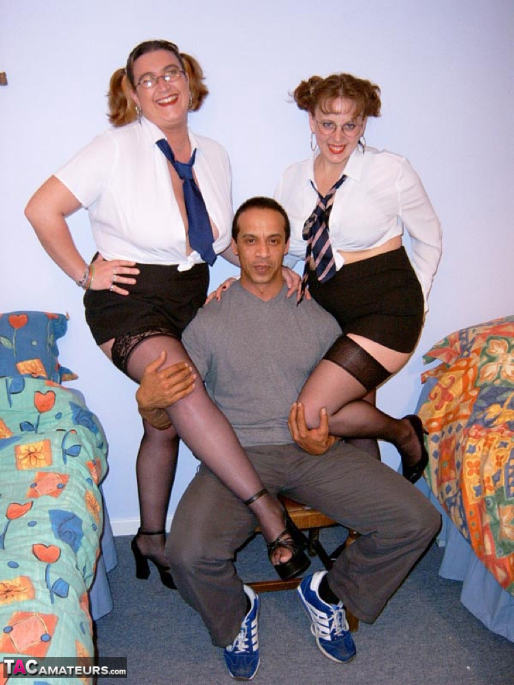 British amateur Curvy Claire and her girlfriend dress as schoolgirls for 3some