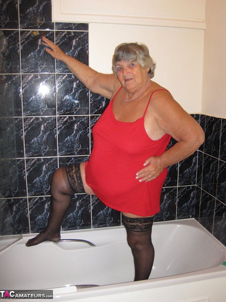 Obese nan Grandma Libby gets naked in stockings