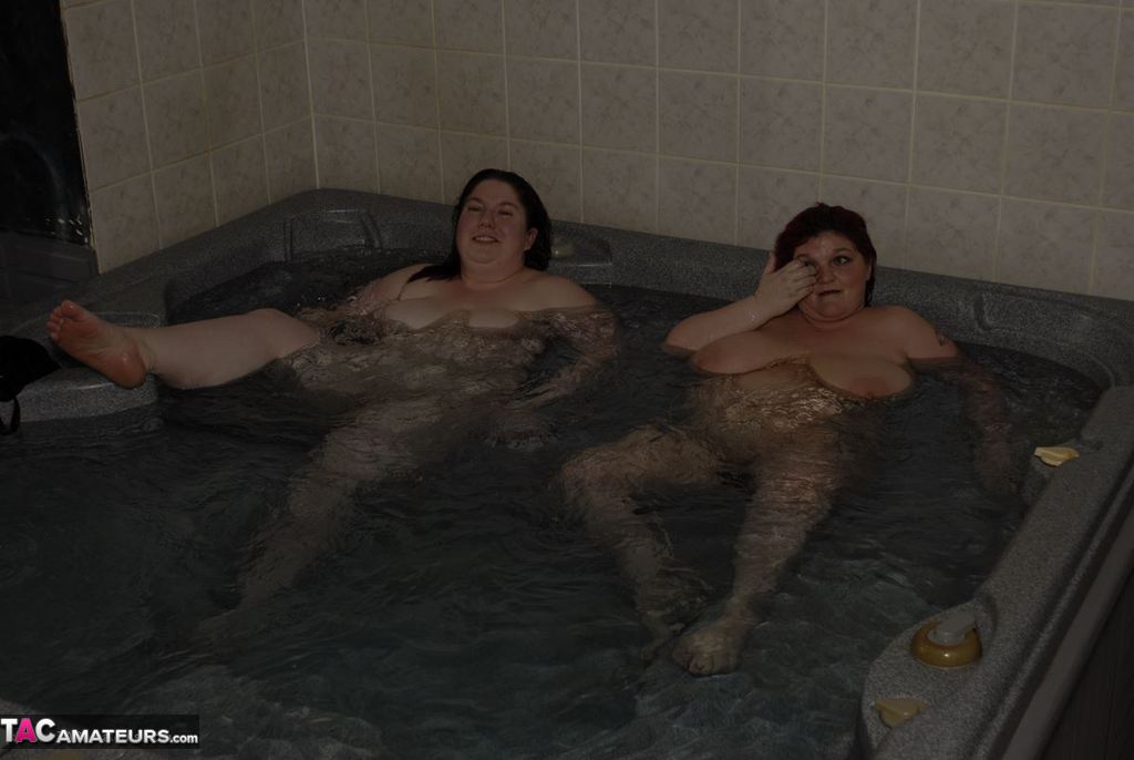 Overweight amateur Black Widow AK and her lesbian girlfriend share a hot tub