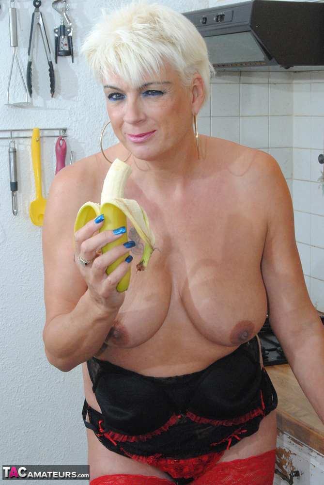Pictures Of Dimonty Fucking Her Wet Cunt With A Banana And Cucumber.