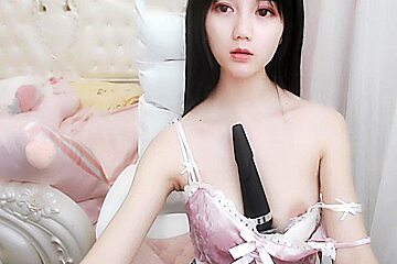 Asian Doll Teases Her Hipples In Lingerie