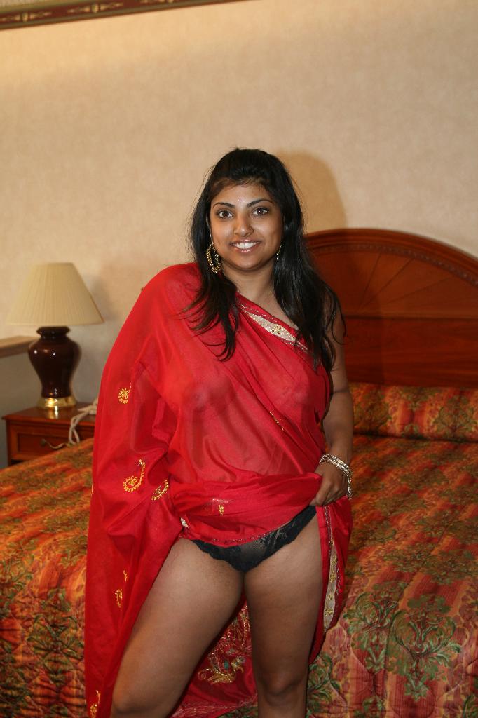 Curvy Indian Arhuarya Spread Her Thighs Wide To Welcome A Co...