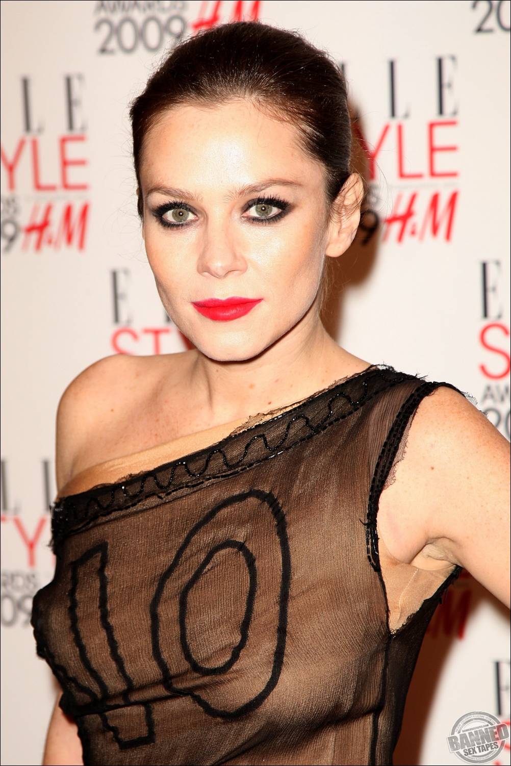 Celebrity Anna Friel Paparazzi Topless And See Through Shots...
