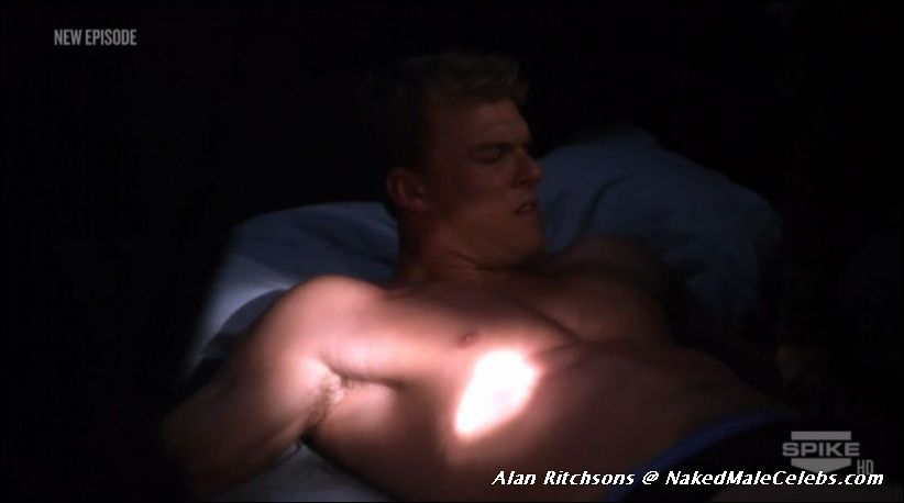 Male Celeb Alan Ritchsons Exposes His Naked Muscle Body