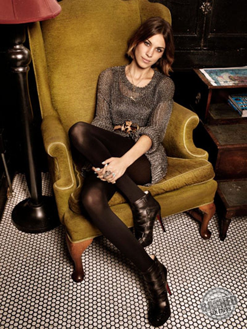 Celebrity Alexa Chung Exposes Her Bare Tits And Upskirt Pics...  