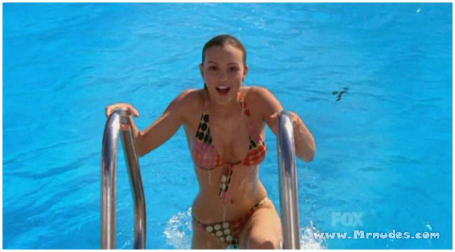 Cute Celebrity Leighton Meester Teases In Bikini And Shows C...